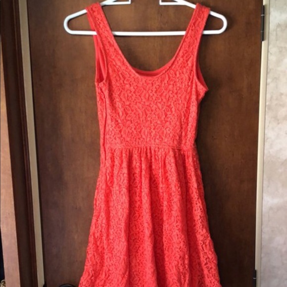 Adorable lace dress - Picture 2 of 5